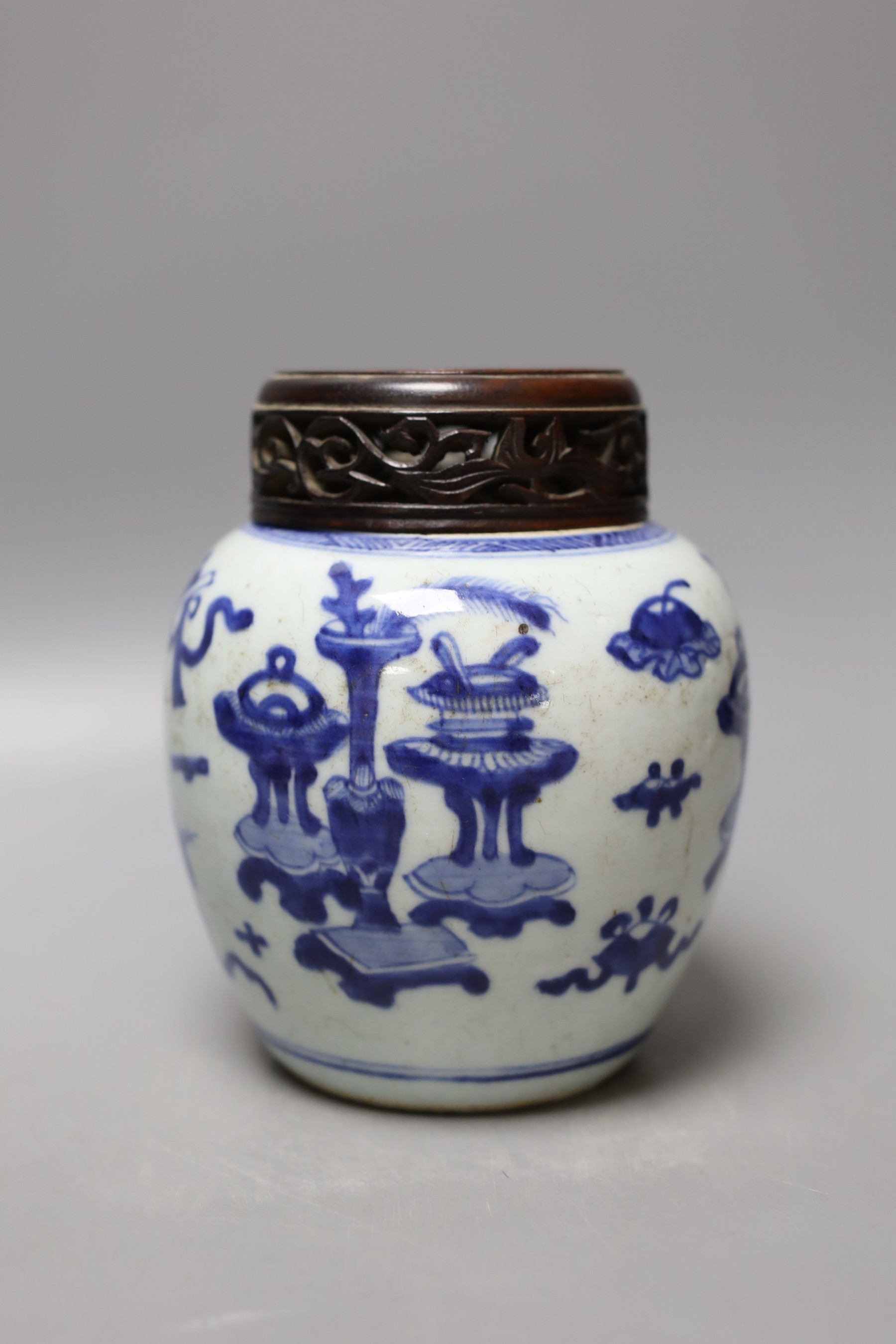 A 19th century Chinese blue and white jar with wood cover - 17cm high